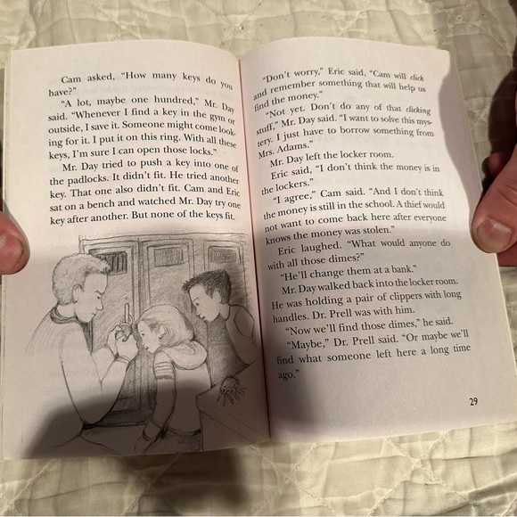 Cam Jansen- the green school mystery - Picture 7 of 10